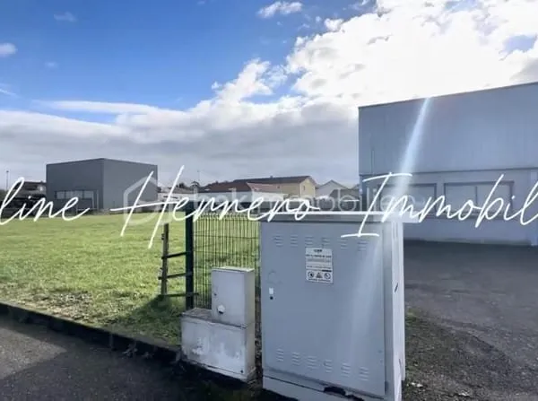 LOCAL COMMERCIAL 490 m² + TERRAIN 2 500 m² (dont 1 400 m² constructibles) - BEAUREPAIRE (38270)
