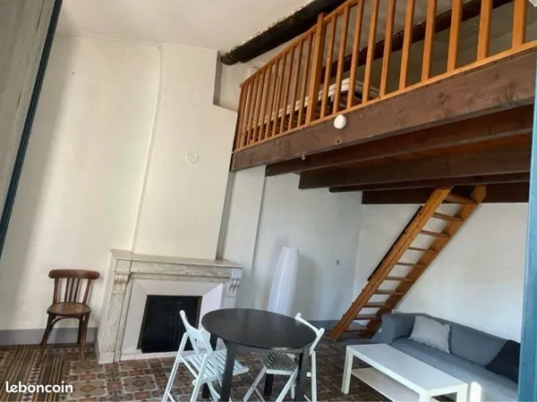 Grand studio mezzanine meublé proche république