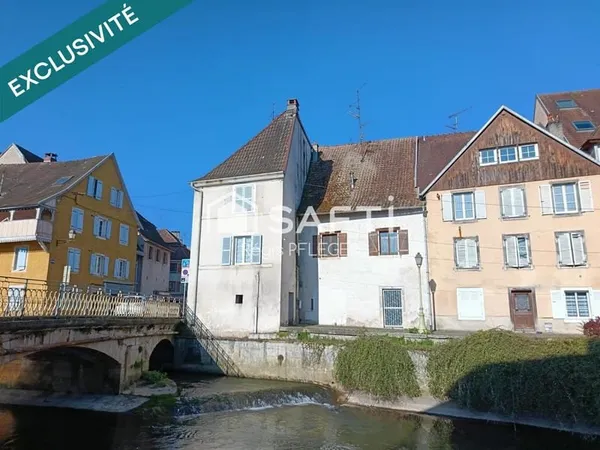 Immeuble avec local commercial de 90 m2, plus appartement 90 m2