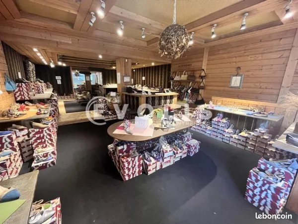 Local commercial 163 m²