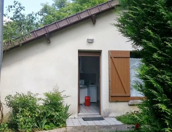 Studio maisonnette indépendante Gif sur Yvette