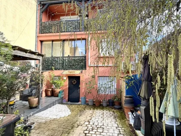 Belle maison situéé a Romainville :