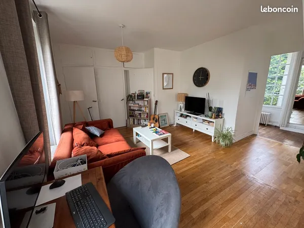 Très bel appartement hypercentre avec garage, loyer 985 plus charges forfaitaires 195