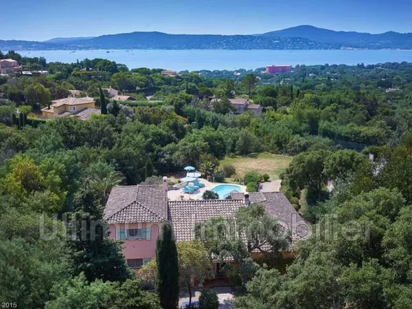 Maison 7 pièces 267 m²