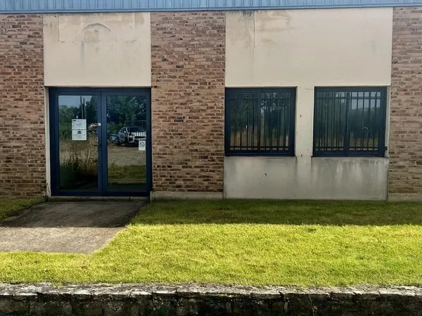 Immeuble commercial 2000 m²