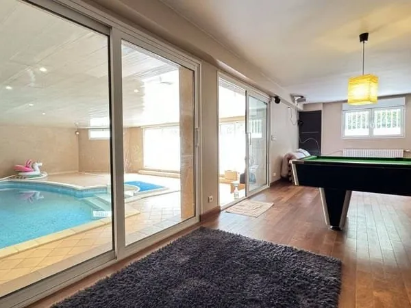 Maison 7 pièces 320 m²