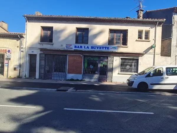 A rénové !! maison mitoyenne avec local commercial 154m²
