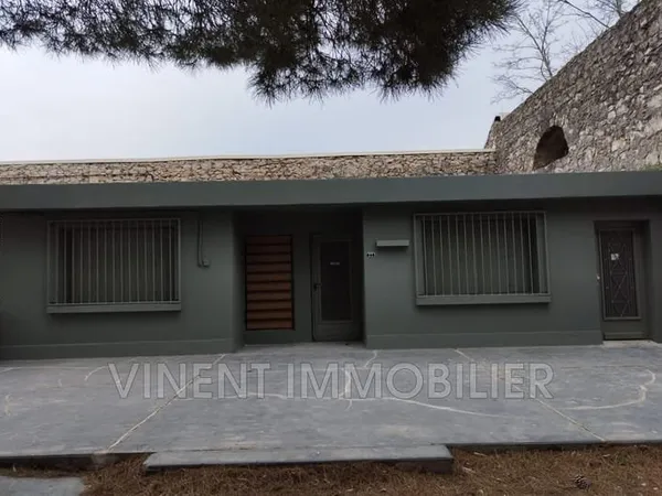 Immeuble commercial 92 m²