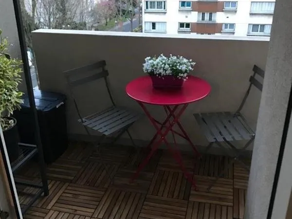 Grand T2 meublé 60 m2 vue dégagée à Charenton