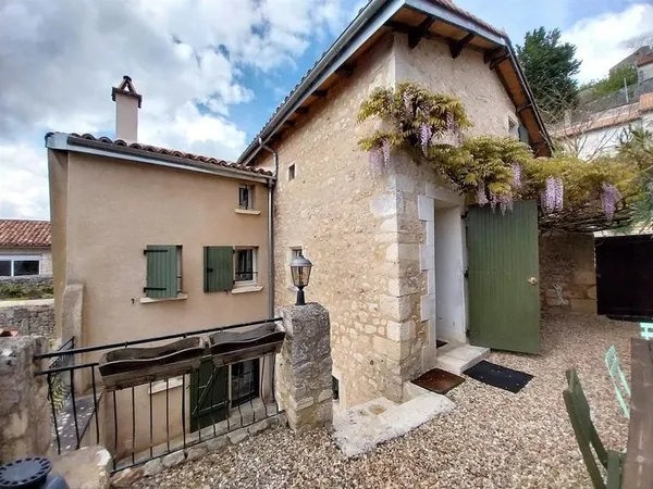 Maison avec jardin et cour à vendre à Chauvigny, Vienne 86