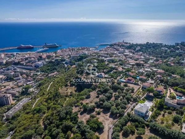 Bastia - Terrain constructible avec vue mer exceptionnelle