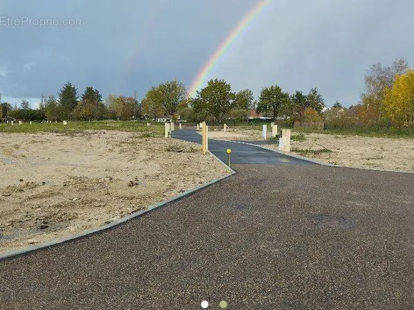 Terrain à bâtir de 328 m² à LA FERTE-SAINT-AUBIN (45)