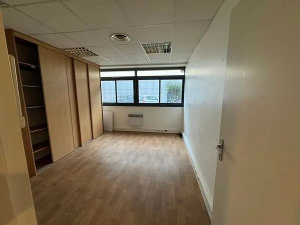 Bureau et espace de travail Vente Joué-lès-Tours  191m² 290000€