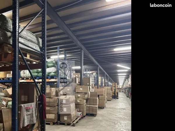 Local industriel 7 900 m²