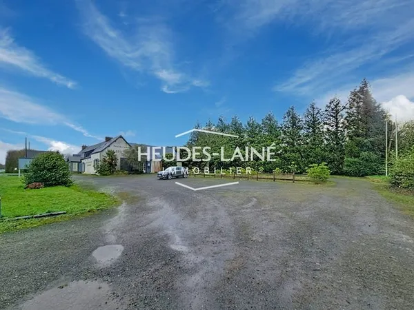 À VENDRE - Ensemble immobilier 250 m² avec fort potentiel - Proche A84 - Terrain 8 101 m²