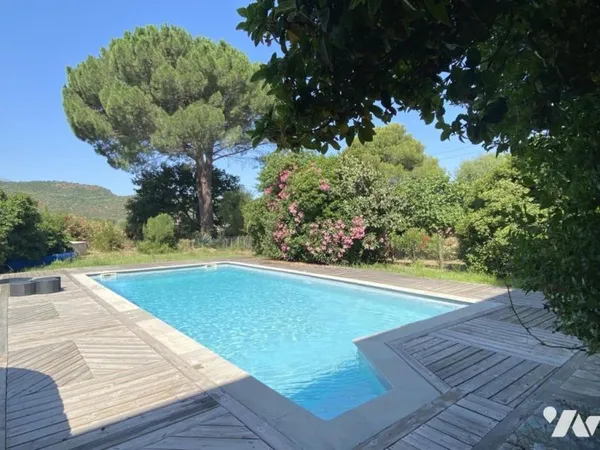Maison 8 pièces 209 m²