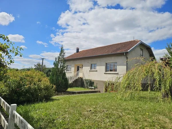 MAISON INDIVIDUELLE SUR 37 ARES DE TERRAIN ARBORE PROCHE FRO