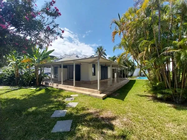Villa de charme T5 avec piscine + T2 indépendant LA SALINE L