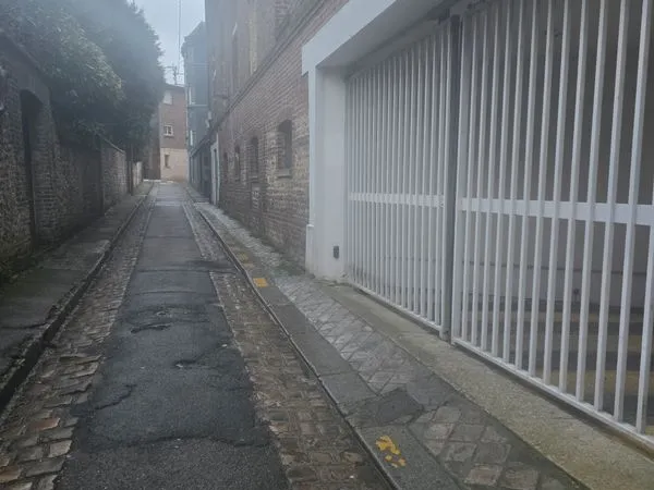 Parking proche Gare et Jean Paul II libre de suite