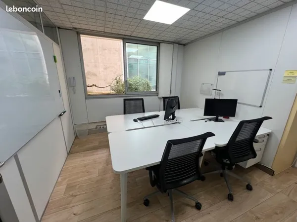 Bureau privé 4 postes lumineux, calme, équipé