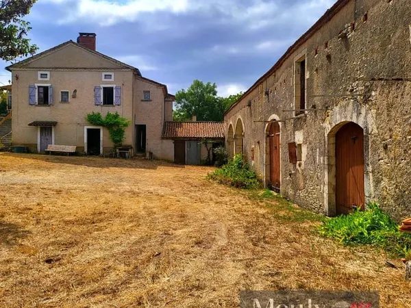 Authentique Corps De Ferme Avec Une Tres Belle Grange