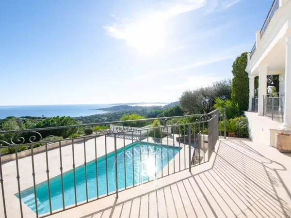 SAINTE-MAXIME - PROPRIÉTÉ VUE MER - DOMAINE PRIVÉ - 6 CHAMBRES
