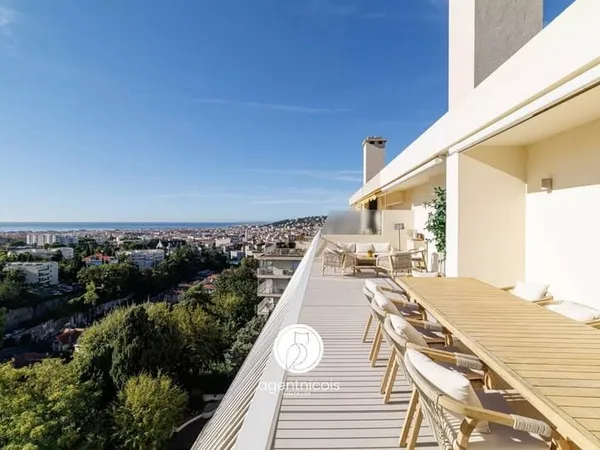 NICE // CIMIEZ : 4 PIÈCES / RÉNOVATION D'ARCHITECTE / VUE MER / TERRASSES / GARAGE