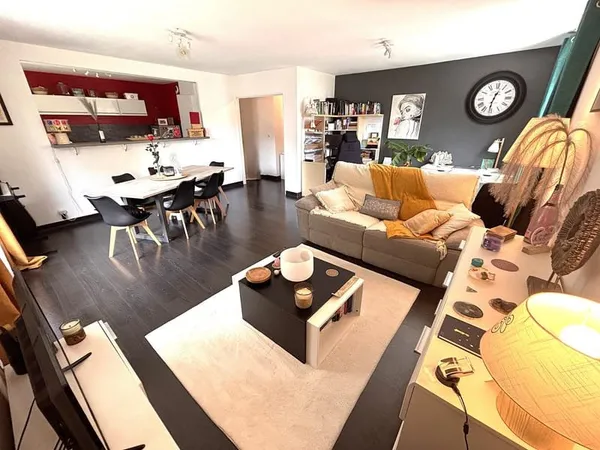 3 PIECES DE 81,01 M2 SAINT ETIENNE BERGSON