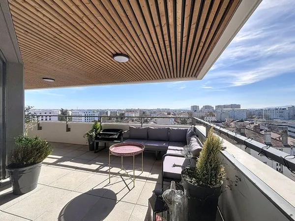 Coup de coeur, en étage élevé, lumineux T3, un garage, copropriété 2024
