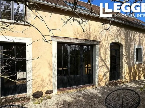 10 mn Bellême, en hameau, authentique bâtisse percheronne entièrement rénovée avec vue dégagée sur l