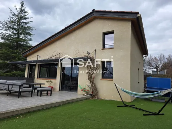 Villa familiale moderne avec jardin, terrasse 5000m2 de montagne