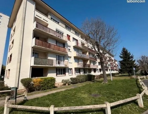 Appartement T3 - 3e étage - balcon, cave, parking et garage
