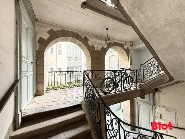 A VENDRE PAR BLOT IMMOBILIER -RENNES CENTRE HISTORIQUE - APPARTEMENT TYPE 2 BIS 42m²