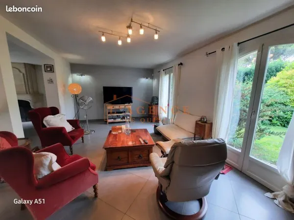 Maison 8 pièces 245 m²