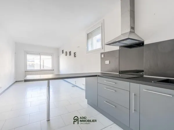 Maison de ville avec garage attenant