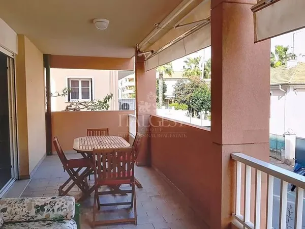 Deux pièces avec terrasse à Roquebrune Quartier Plage, à 100 m de la mer
