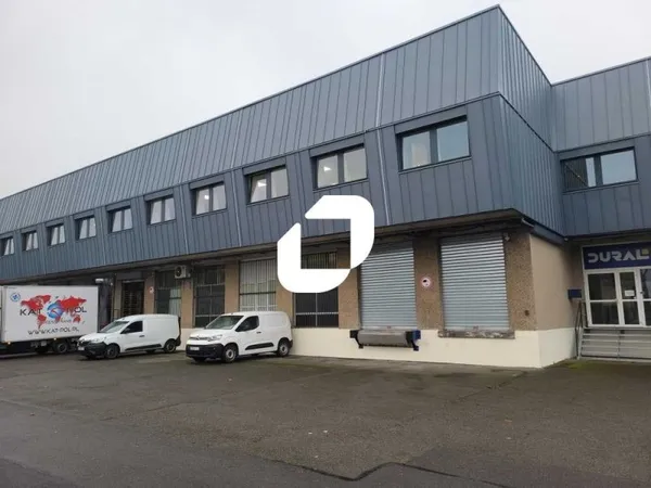 Entrepôts - A LOUER - 490 m² non divisibles