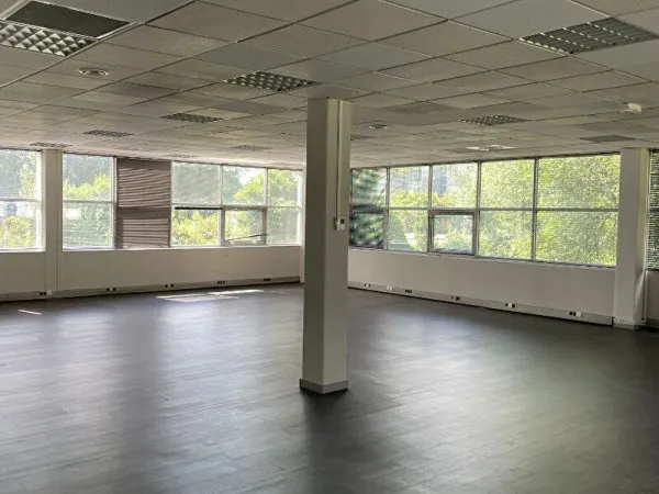 A louer: Local commercial dans le Domaine de PELUS à MERIGNAC