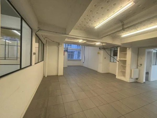 Local d'activité 274 m²