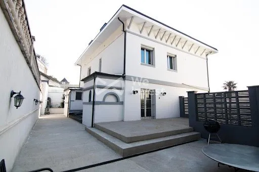 Maison 13 pièces 371 m²