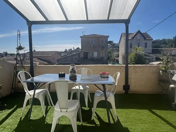 Appartement T3 duplex 62 m² avec terrasse et 2 parkings à Plan de Cuques
