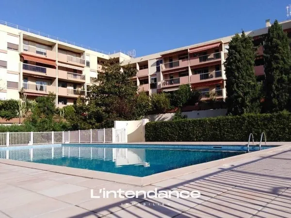 Commerce 5 pièces 97 m²