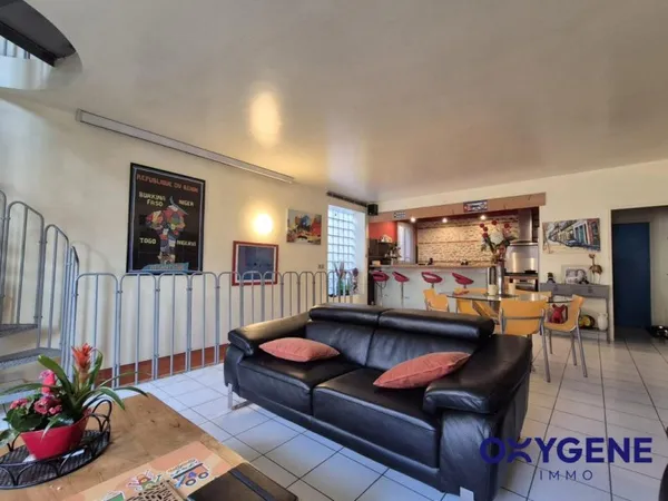 Maison de ville avec très grand garage