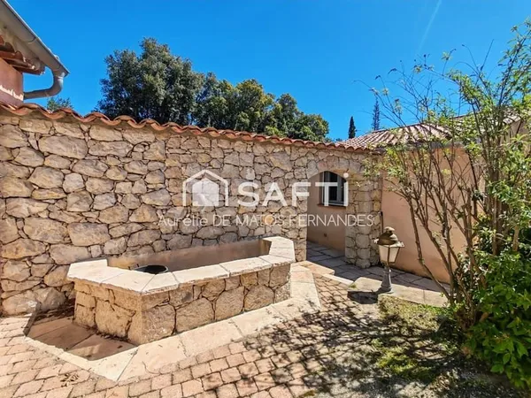 Maison plain pied, piscine, double garage