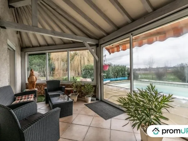 Ferme de 17,8 ha, maison avec piscine 225 m²