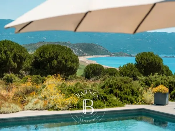 Villa d'architecte, 5 chambres, vue mer panoramique, piscine, plages à pied