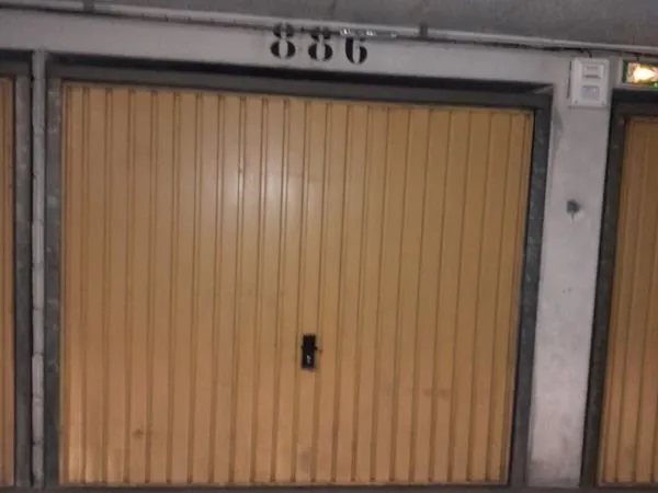 Particulier loue box sécurisé Paris 14eme
