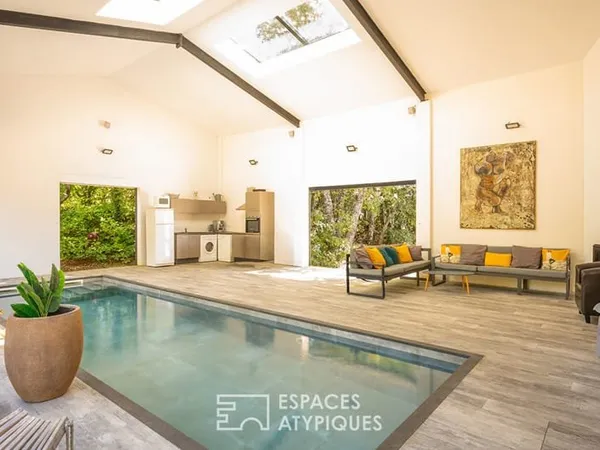 Propriété Contemporaine avec Piscine Intérieure et Appartements Indépendants
