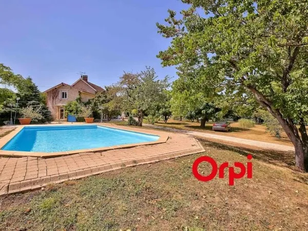 Propriété 5 pièces 204 m²