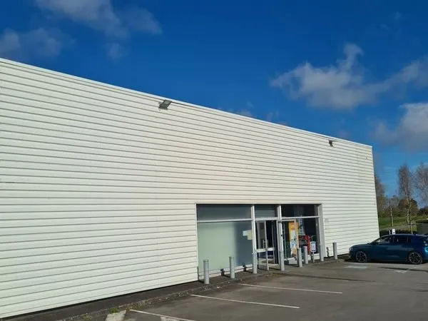 Local commercial 600m2 Flers